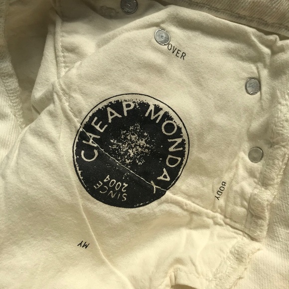 CHEAP MONDAY | HIGH WAISTED DENIM SHORTS - Picture 3 of 5